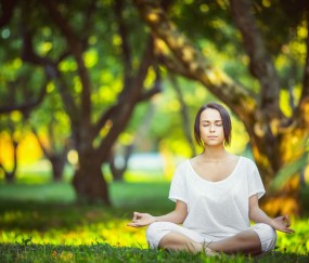 kaiyun官方-绿茵场上的生死一课，当泰山倒下，热刺全队围拢祈祷的那一刻，绿茵生死一刻，泰山倒下，热刺全队围拢祈祷
